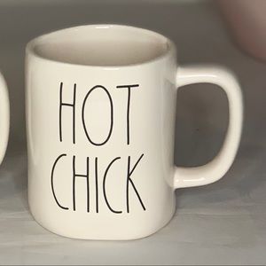 🛍RAE DUNN HOT CHICK MUG